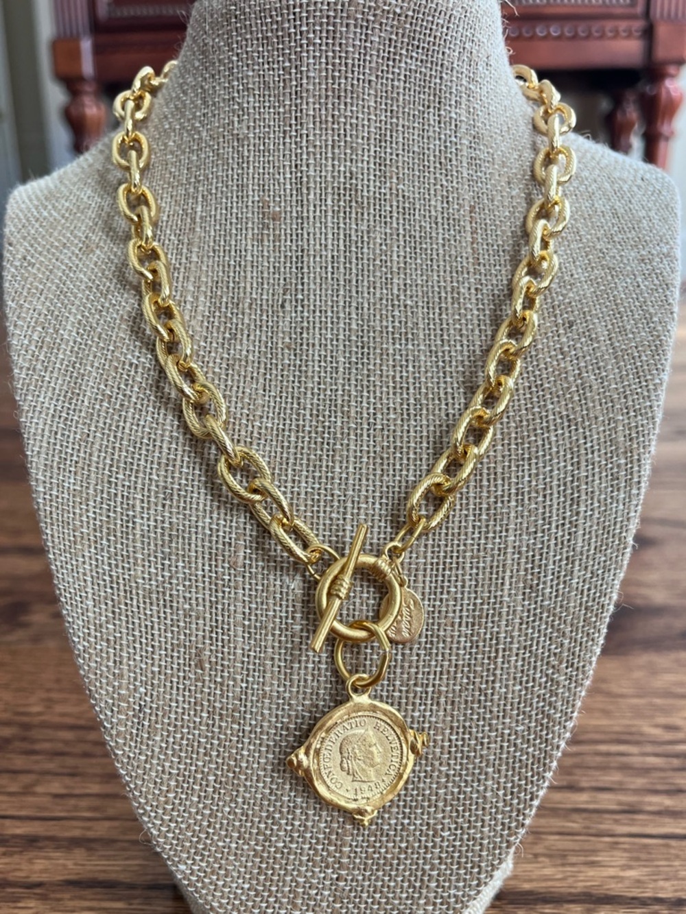 Susan Shaw Coin Toggle Necklace 16 Inch Chain